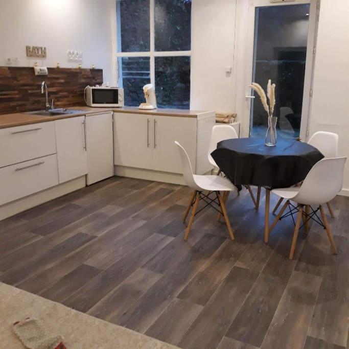 Appartement Agreable Au Centre Wifi Saint-Léonard-de-Noblat Extérieur photo