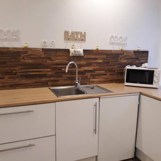 Appartement Agreable Au Centre Wifi Saint-Léonard-de-Noblat Extérieur photo